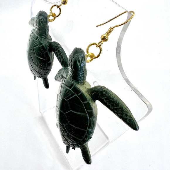 Sea Turtle Earrings - Ocean Earrings - Zoo Earrings - Teacher Earrings - Beach - Picture 7 of 7
